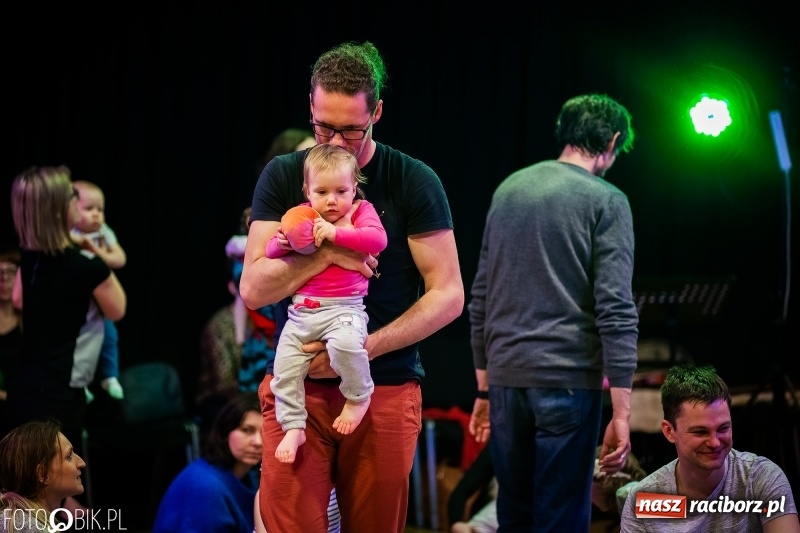 Zdjęcie w galerii na portalu naszraciborz.pl: Tańce świata, czyli Maluchy w Krainie Dźwięku w Raciborskim Centrum Kultury wiadomości z regionu