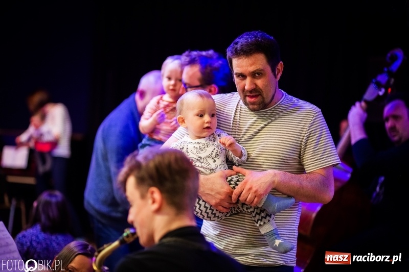 Zdjęcie w galerii na portalu naszraciborz.pl: Tańce świata, czyli Maluchy w Krainie Dźwięku w Raciborskim Centrum Kultury wiadomości z regionu