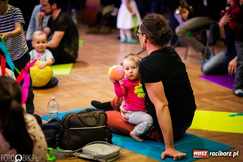 Zdjęcie w galerii na portalu naszraciborz.pl: Tańce świata, czyli Maluchy w Krainie Dźwięku w Raciborskim Centrum Kultury wiadomości z regionu