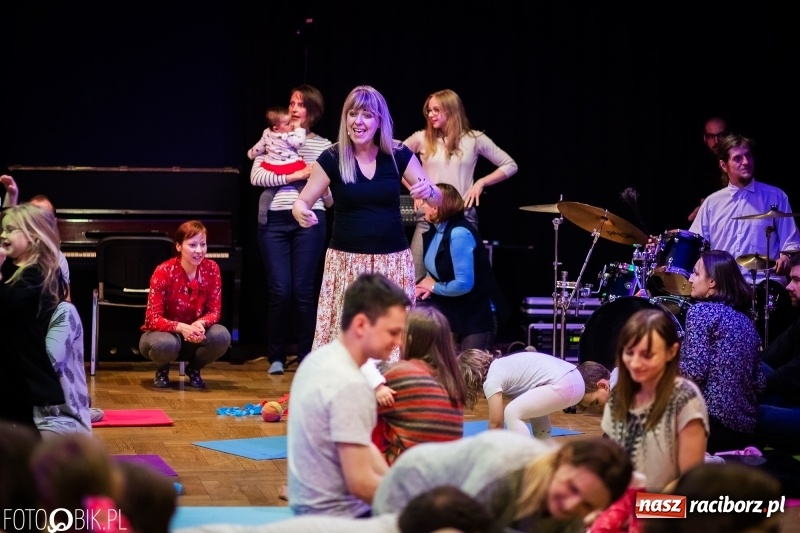 Zdjęcie w galerii na portalu naszraciborz.pl: Tańce świata, czyli Maluchy w Krainie Dźwięku w Raciborskim Centrum Kultury wiadomości z regionu