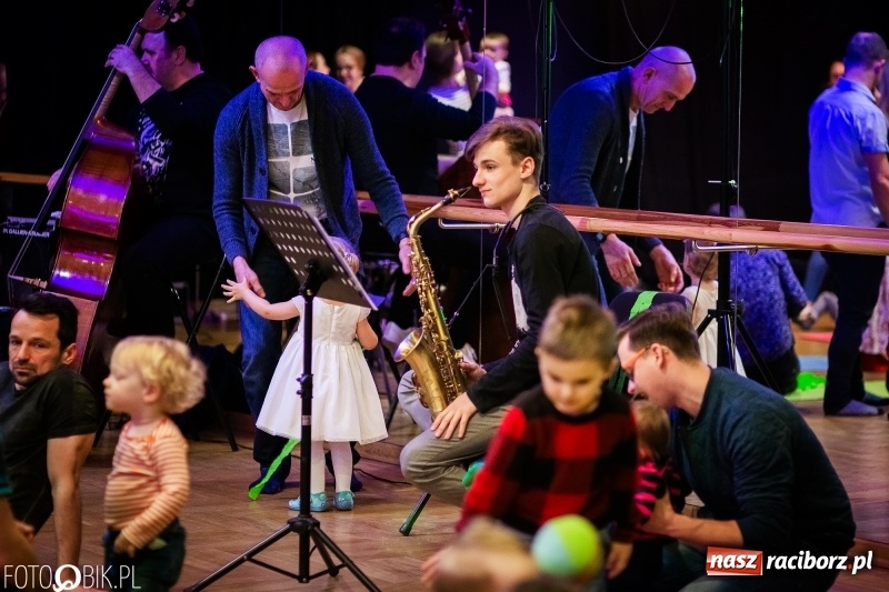 Zdjęcie w galerii na portalu naszraciborz.pl: Tańce świata, czyli Maluchy w Krainie Dźwięku w Raciborskim Centrum Kultury wiadomości z regionu