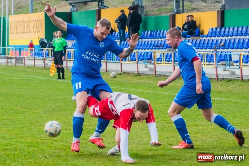 Zdjęcie w galerii na portalu naszraciborz.pl: Rogów kontra Markowice: 07 zgłoś się! wiadomości z regionu