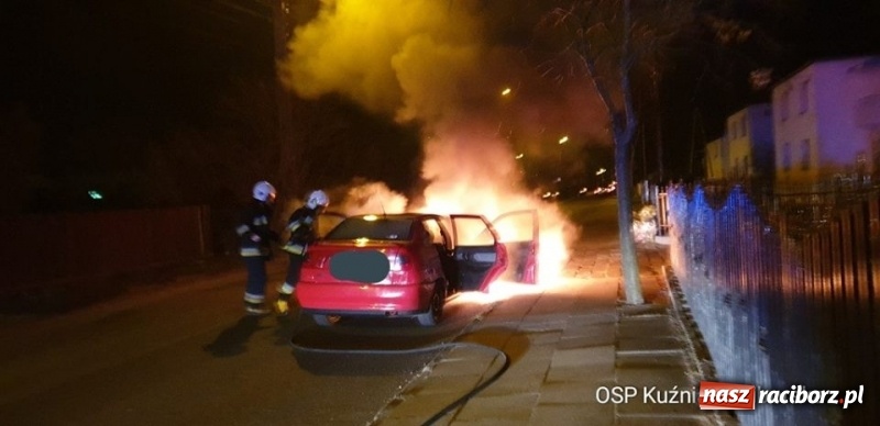 Zdjęcie w galerii na portalu naszraciborz.pl: Pożar seata w Kuźni Raciborskiej  wiadomości z regionu