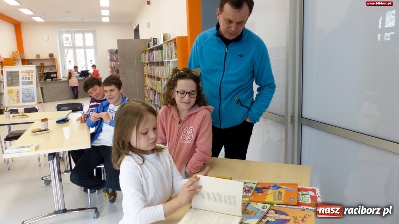 Zdjęcie w galerii na portalu naszraciborz.pl: Mary Poppins w raciborskiej bibliotece wiadomości z regionu