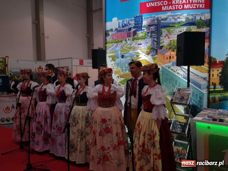 Zdjęcie w galerii na portalu naszraciborz.pl: Gmina Kuźnia Raciborska na targach Na Styku Kultur w Łodzi wiadomości z regionu