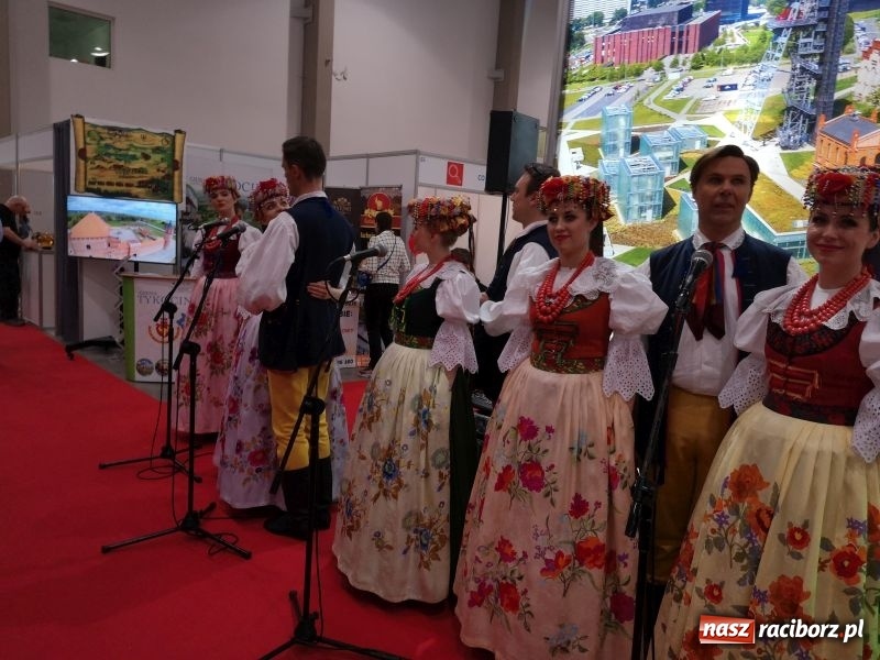 Zdjęcie w galerii na portalu naszraciborz.pl: Gmina Kuźnia Raciborska na targach Na Styku Kultur w Łodzi wiadomości z regionu