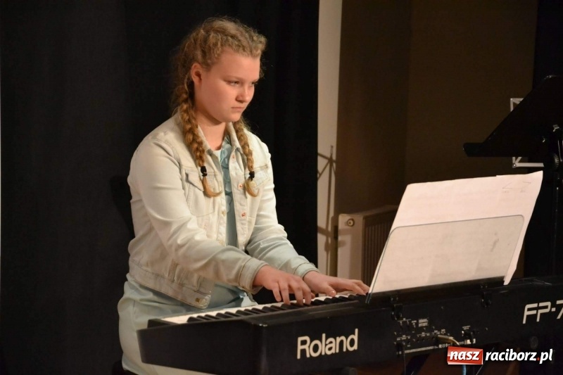 Zdjęcie w galerii na portalu naszraciborz.pl: Koncert Wiosenny na Zamku Piastowskim  wiadomości z regionu