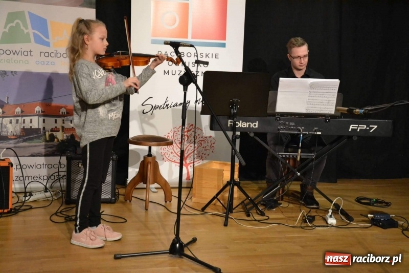 Zdjęcie w galerii na portalu naszraciborz.pl: Koncert Wiosenny na Zamku Piastowskim  wiadomości z regionu