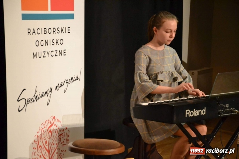 Zdjęcie w galerii na portalu naszraciborz.pl: Koncert Wiosenny na Zamku Piastowskim  wiadomości z regionu