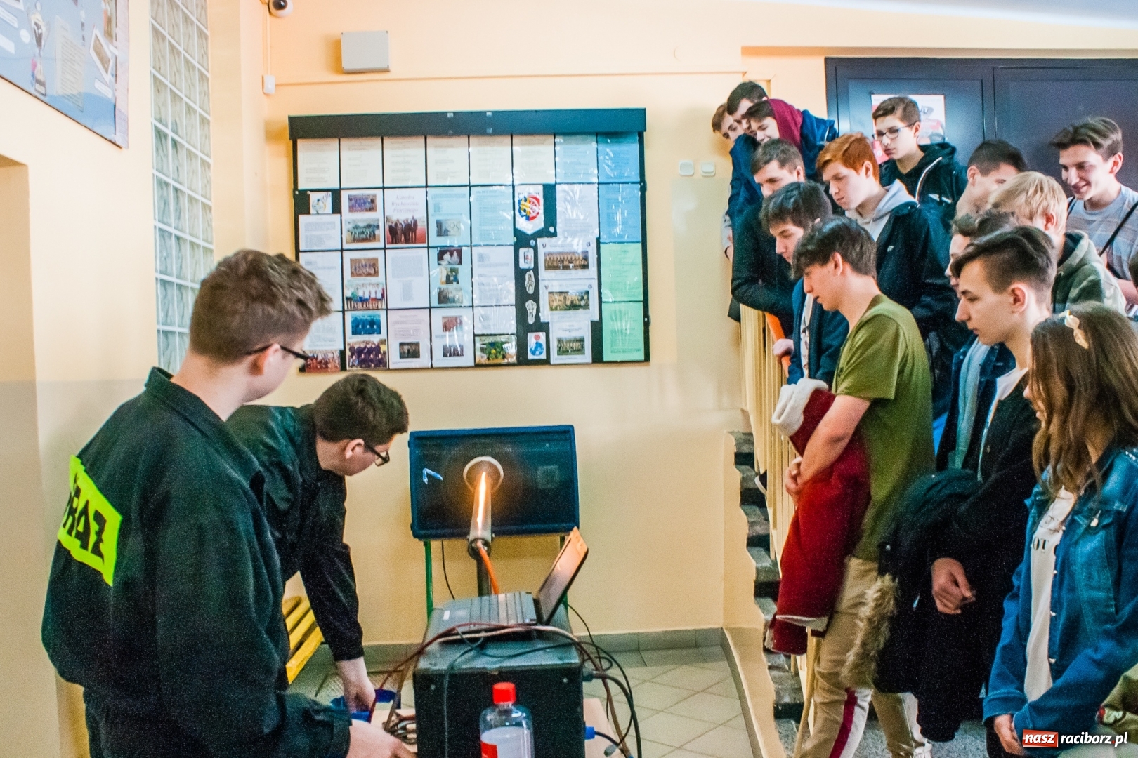 Zdjęcie w galerii na portalu naszraciborz.pl: Mechanik zachęca do nauki. Dni otwarte w CKZiU numer 2 wiadomości z regionu