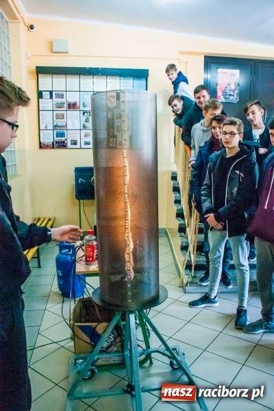 Zdjęcie w galerii na portalu naszraciborz.pl: Mechanik zachęca do nauki. Dni otwarte w CKZiU numer 2 wiadomości z regionu