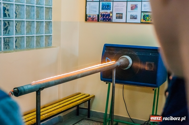 Zdjęcie w galerii na portalu naszraciborz.pl: Mechanik zachęca do nauki. Dni otwarte w CKZiU numer 2 wiadomości z regionu