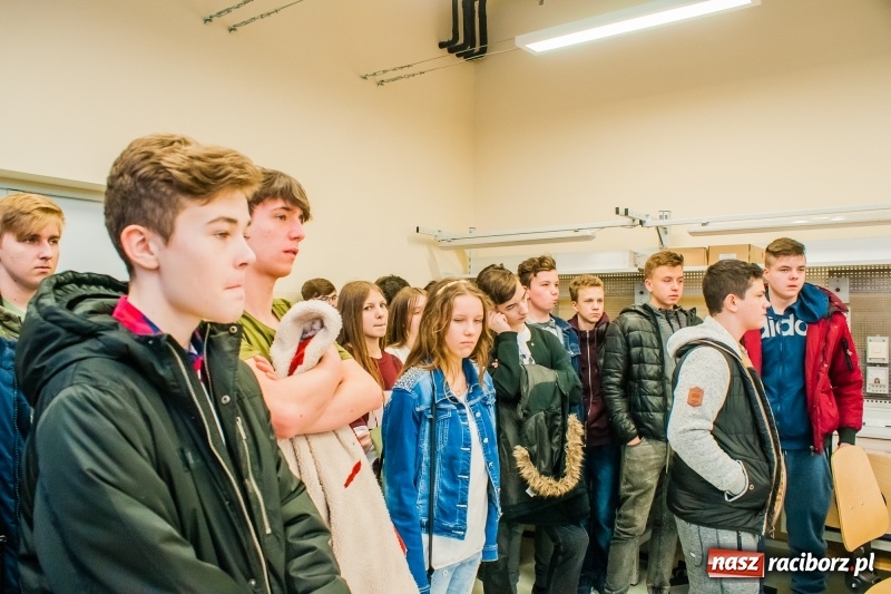 Zdjęcie w galerii na portalu naszraciborz.pl: Mechanik zachęca do nauki. Dni otwarte w CKZiU numer 2 wiadomości z regionu