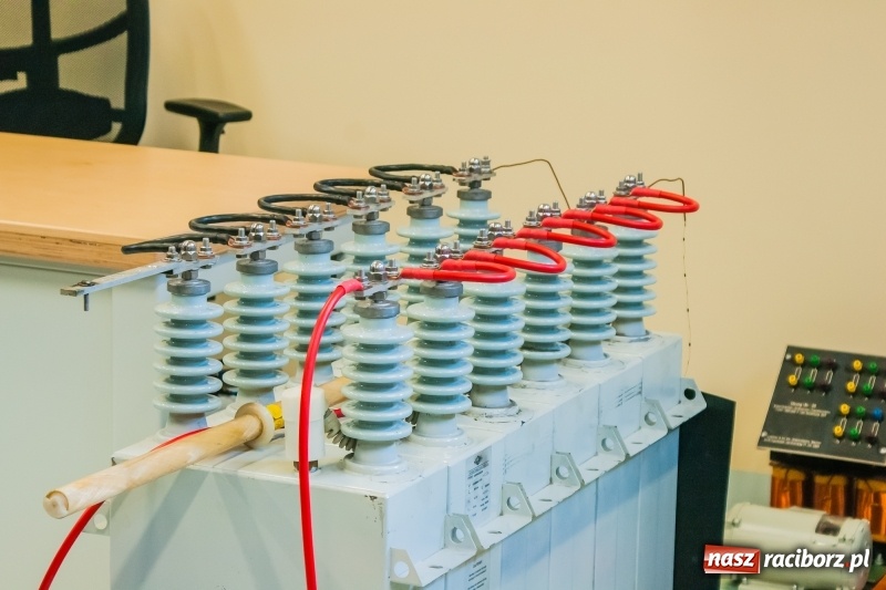 Zdjęcie w galerii na portalu naszraciborz.pl: Mechanik zachęca do nauki. Dni otwarte w CKZiU numer 2 wiadomości z regionu