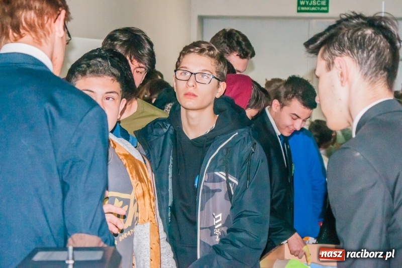 Zdjęcie w galerii na portalu naszraciborz.pl: Mechanik zachęca do nauki. Dni otwarte w CKZiU numer 2 wiadomości z regionu