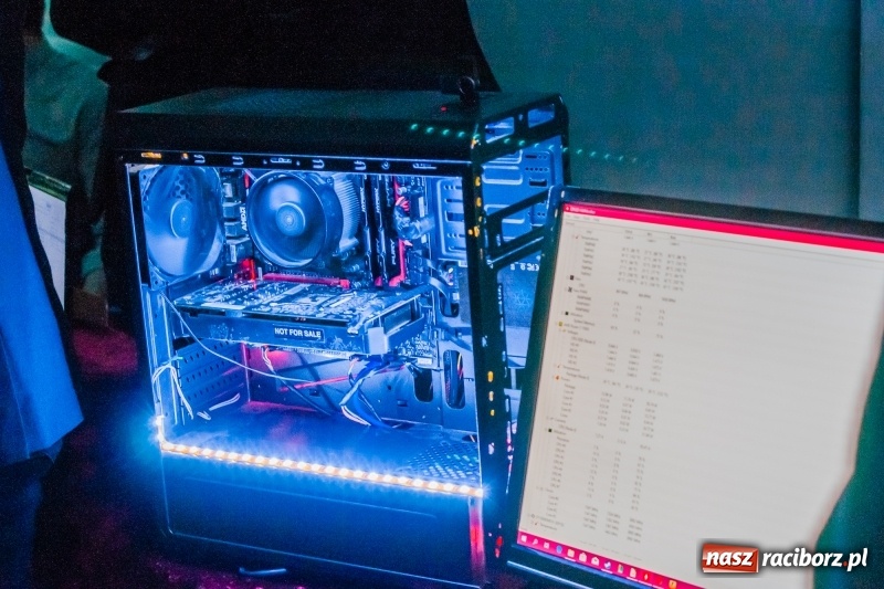 Zdjęcie w galerii na portalu naszraciborz.pl: Mechanik zachęca do nauki. Dni otwarte w CKZiU numer 2 wiadomości z regionu