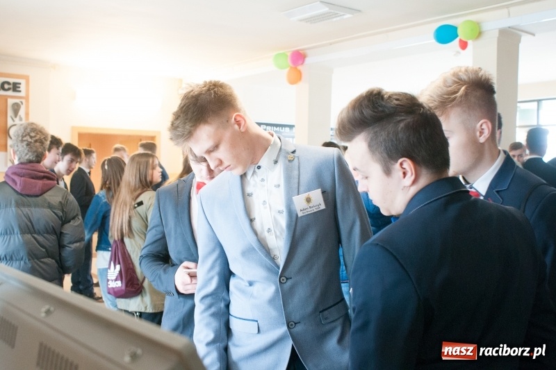 Zdjęcie w galerii na portalu naszraciborz.pl: Mechanik zachęca do nauki. Dni otwarte w CKZiU numer 2 wiadomości z regionu