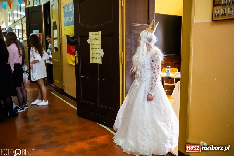 Zdjęcie w galerii na portalu naszraciborz.pl: Alicja w Krainie Czarów, czyli podejmij naukę w Kasprowiczu wiadomości z regionu