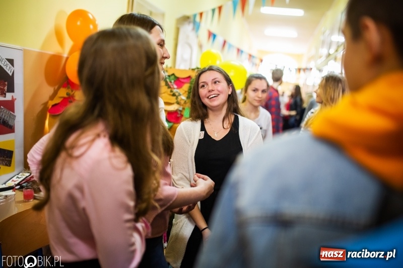 Zdjęcie w galerii na portalu naszraciborz.pl: Alicja w Krainie Czarów, czyli podejmij naukę w Kasprowiczu wiadomości z regionu