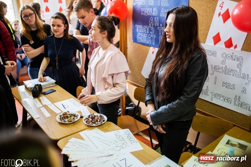 Zdjęcie w galerii na portalu naszraciborz.pl: Alicja w Krainie Czarów, czyli podejmij naukę w Kasprowiczu wiadomości z regionu