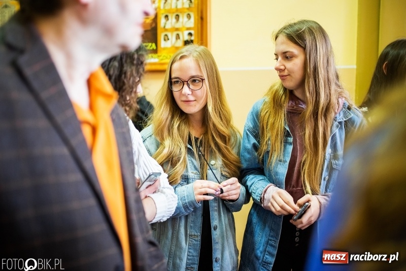 Zdjęcie w galerii na portalu naszraciborz.pl: Alicja w Krainie Czarów, czyli podejmij naukę w Kasprowiczu wiadomości z regionu