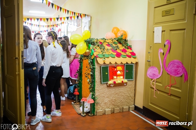 Zdjęcie w galerii na portalu naszraciborz.pl: Alicja w Krainie Czarów, czyli podejmij naukę w Kasprowiczu wiadomości z regionu