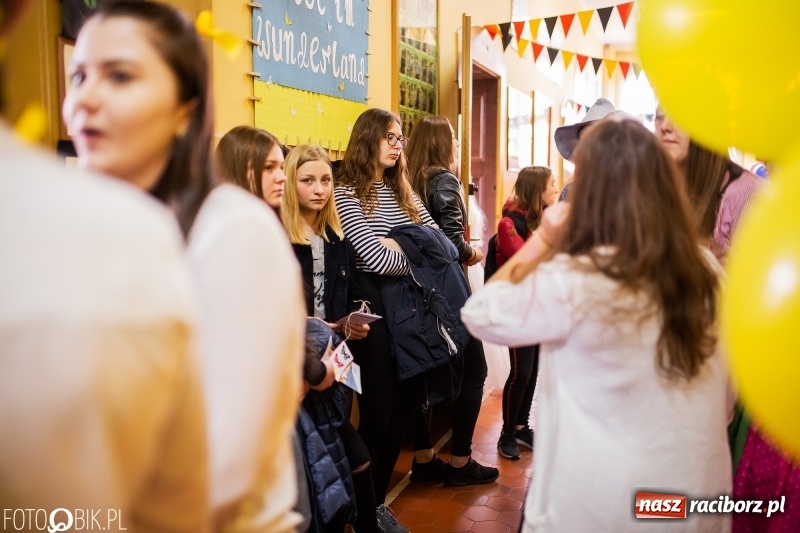 Zdjęcie w galerii na portalu naszraciborz.pl: Alicja w Krainie Czarów, czyli podejmij naukę w Kasprowiczu wiadomości z regionu