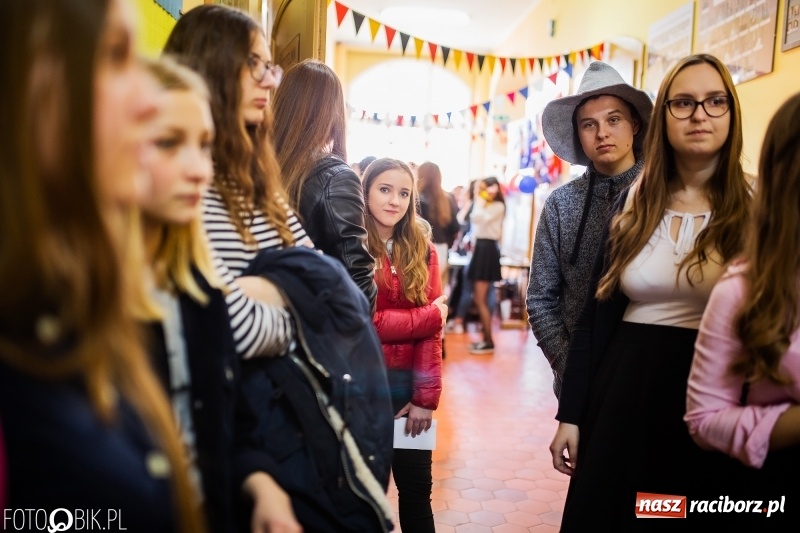 Zdjęcie w galerii na portalu naszraciborz.pl: Alicja w Krainie Czarów, czyli podejmij naukę w Kasprowiczu wiadomości z regionu
