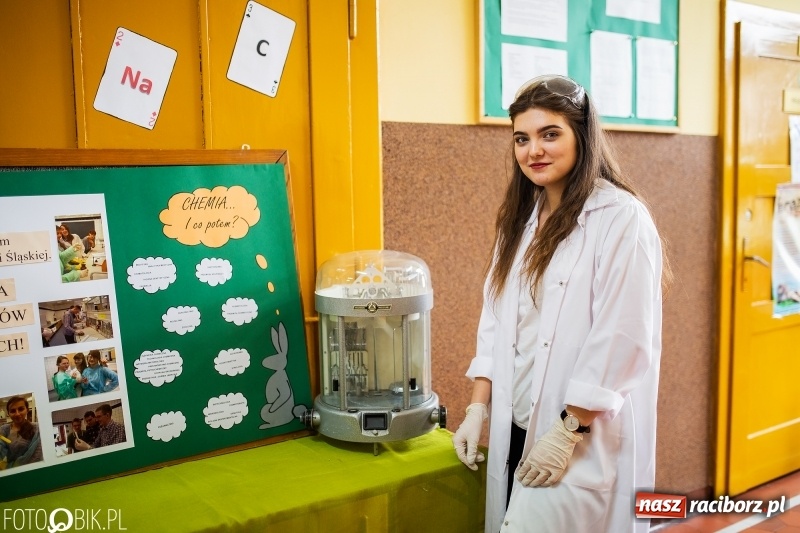 Zdjęcie w galerii na portalu naszraciborz.pl: Alicja w Krainie Czarów, czyli podejmij naukę w Kasprowiczu wiadomości z regionu