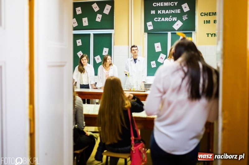 Zdjęcie w galerii na portalu naszraciborz.pl: Alicja w Krainie Czarów, czyli podejmij naukę w Kasprowiczu wiadomości z regionu