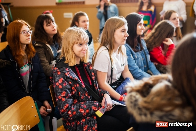 Zdjęcie w galerii na portalu naszraciborz.pl: Alicja w Krainie Czarów, czyli podejmij naukę w Kasprowiczu wiadomości z regionu