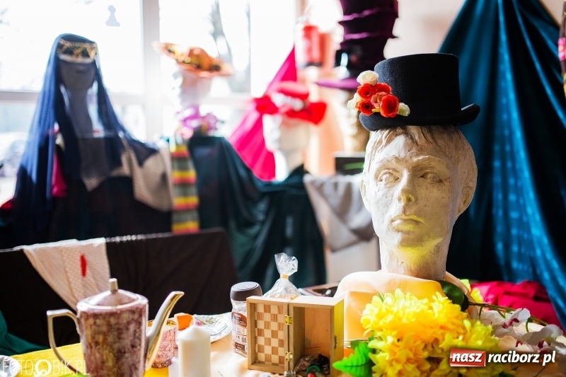 Zdjęcie w galerii na portalu naszraciborz.pl: Alicja w Krainie Czarów, czyli podejmij naukę w Kasprowiczu wiadomości z regionu