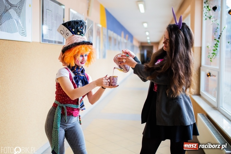 Zdjęcie w galerii na portalu naszraciborz.pl: Alicja w Krainie Czarów, czyli podejmij naukę w Kasprowiczu wiadomości z regionu