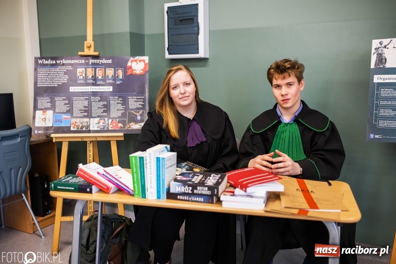 Zdjęcie w galerii na portalu naszraciborz.pl: Alicja w Krainie Czarów, czyli podejmij naukę w Kasprowiczu wiadomości z regionu