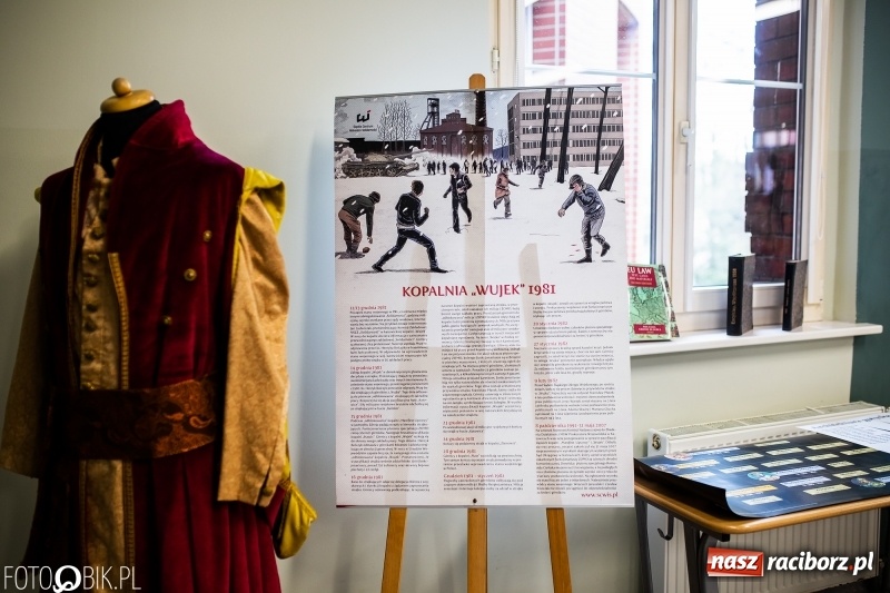 Zdjęcie w galerii na portalu naszraciborz.pl: Alicja w Krainie Czarów, czyli podejmij naukę w Kasprowiczu wiadomości z regionu