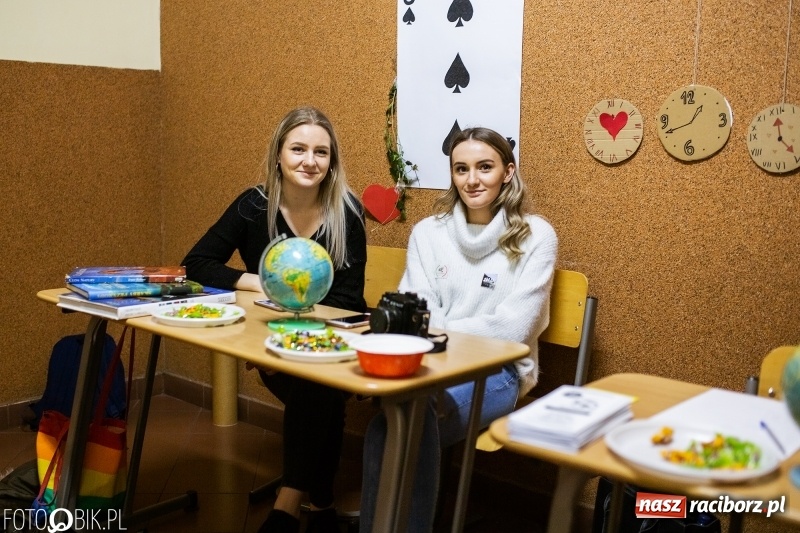 Zdjęcie w galerii na portalu naszraciborz.pl: Alicja w Krainie Czarów, czyli podejmij naukę w Kasprowiczu wiadomości z regionu