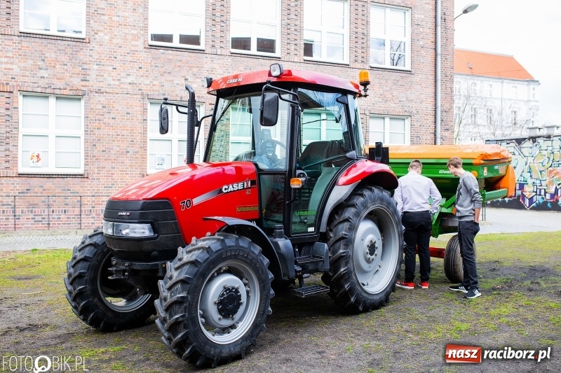 Zdjęcie w galerii na portalu naszraciborz.pl: Tatuaż zachętą do podjęcia nauki. CKZiU numer 1 zaprasza wiadomości z regionu