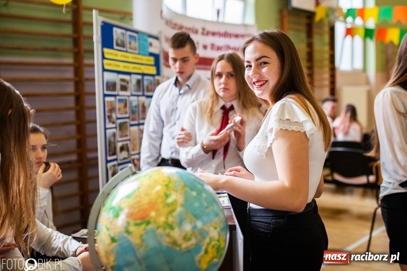 Zdjęcie w galerii na portalu naszraciborz.pl: Tatuaż zachętą do podjęcia nauki. CKZiU numer 1 zaprasza wiadomości z regionu