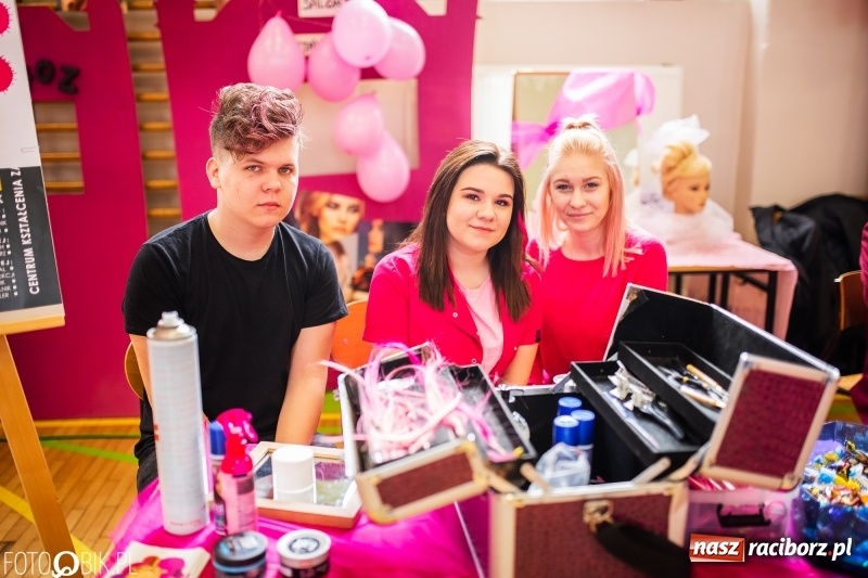 Zdjęcie w galerii na portalu naszraciborz.pl: Tatuaż zachętą do podjęcia nauki. CKZiU numer 1 zaprasza wiadomości z regionu