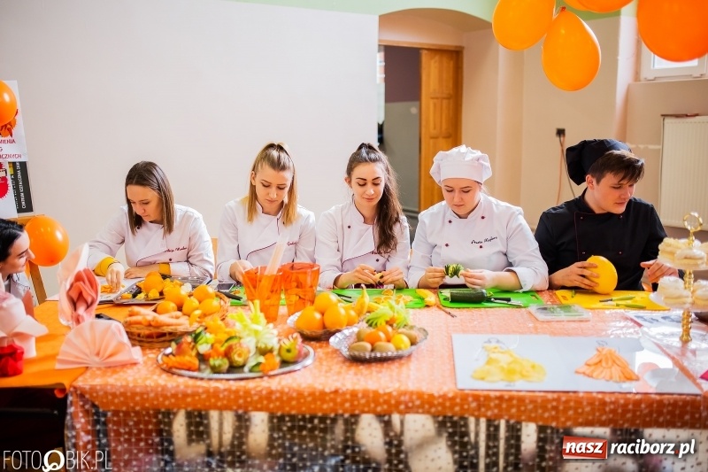 Zdjęcie w galerii na portalu naszraciborz.pl: Tatuaż zachętą do podjęcia nauki. CKZiU numer 1 zaprasza wiadomości z regionu