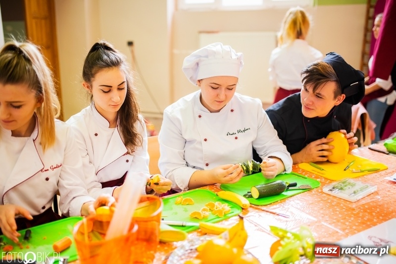 Zdjęcie w galerii na portalu naszraciborz.pl: Tatuaż zachętą do podjęcia nauki. CKZiU numer 1 zaprasza wiadomości z regionu