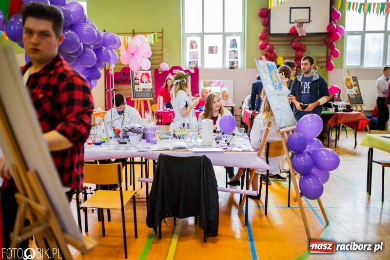 Zdjęcie w galerii na portalu naszraciborz.pl: Tatuaż zachętą do podjęcia nauki. CKZiU numer 1 zaprasza wiadomości z regionu