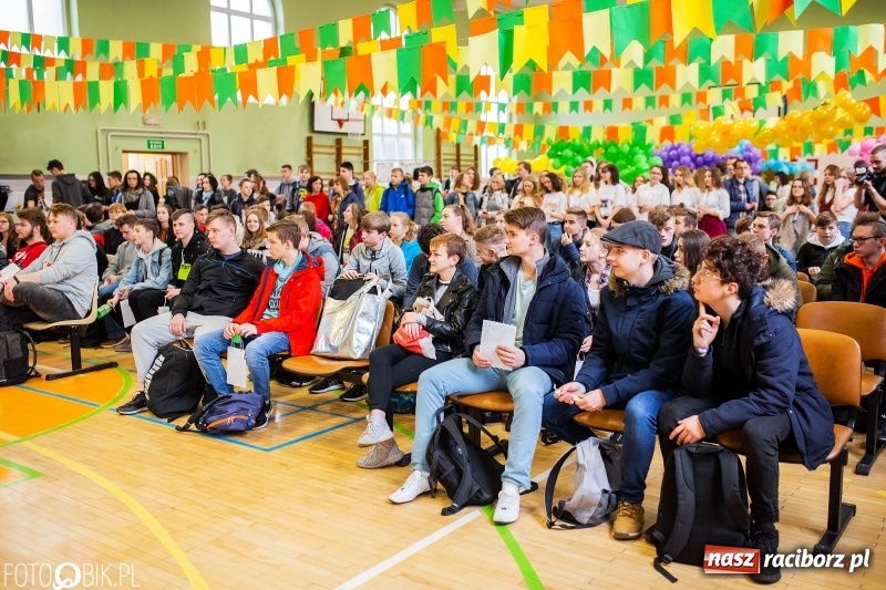 Zdjęcie w galerii na portalu naszraciborz.pl: Tatuaż zachętą do podjęcia nauki. CKZiU numer 1 zaprasza wiadomości z regionu