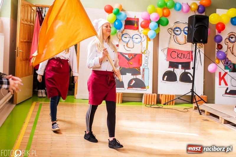 Zdjęcie w galerii na portalu naszraciborz.pl: Tatuaż zachętą do podjęcia nauki. CKZiU numer 1 zaprasza wiadomości z regionu