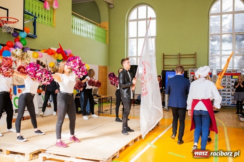 Zdjęcie w galerii na portalu naszraciborz.pl: Tatuaż zachętą do podjęcia nauki. CKZiU numer 1 zaprasza wiadomości z regionu