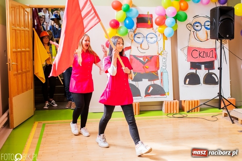 Zdjęcie w galerii na portalu naszraciborz.pl: Tatuaż zachętą do podjęcia nauki. CKZiU numer 1 zaprasza wiadomości z regionu