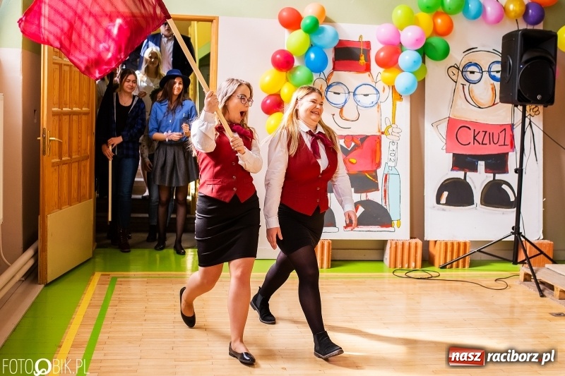 Zdjęcie w galerii na portalu naszraciborz.pl: Tatuaż zachętą do podjęcia nauki. CKZiU numer 1 zaprasza wiadomości z regionu