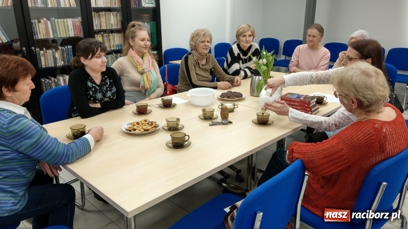 Zdjęcie w galerii na portalu naszraciborz.pl: Raciborzanie coraz chętniej dyskutują o książkach wiadomości z regionu
