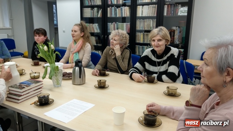 Zdjęcie w galerii na portalu naszraciborz.pl: Raciborzanie coraz chętniej dyskutują o książkach wiadomości z regionu