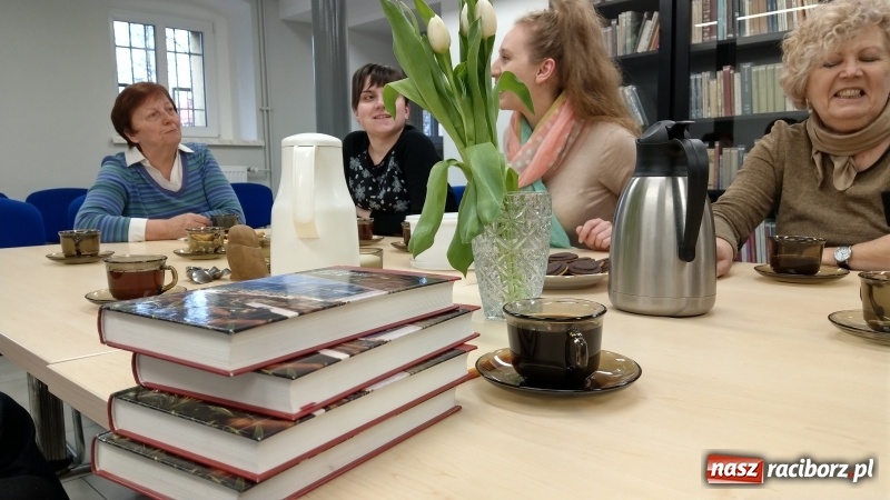 Zdjęcie w galerii na portalu naszraciborz.pl: Raciborzanie coraz chętniej dyskutują o książkach wiadomości z regionu